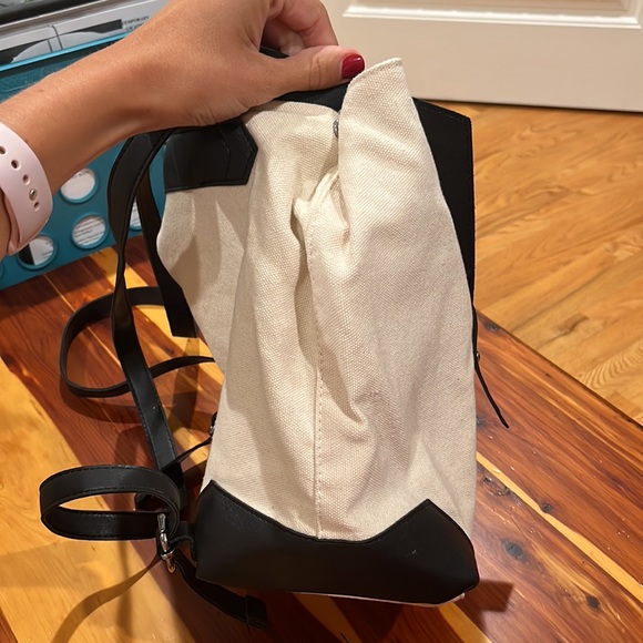 Backpack - Picture 5 of 8